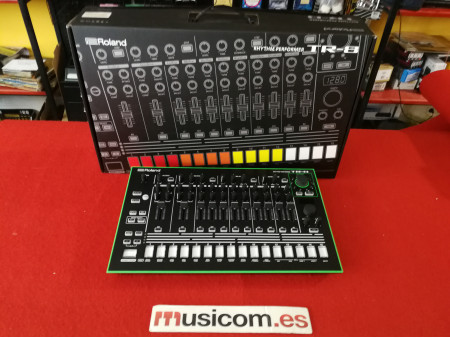 ROLAND TR8 + DECKSAVER